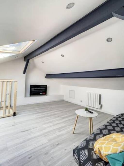 Atypique T1 Duplex - Wifi .Parking .Proche .Gare Apartment Сен-Кантен Екстериор снимка